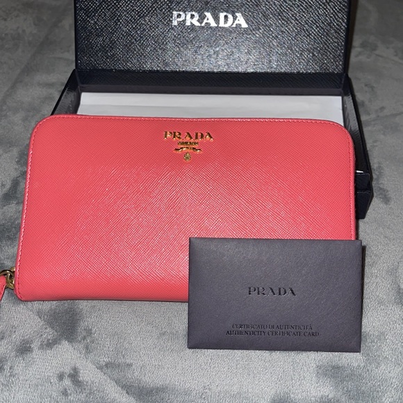 Prada Saffiano zippy long wallet excellent condition Preloved - Picture 5 of 15